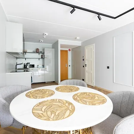 Rosi Art Deco With Parking Reval