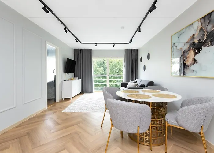 Rosi Art Deco With Parking شقة *