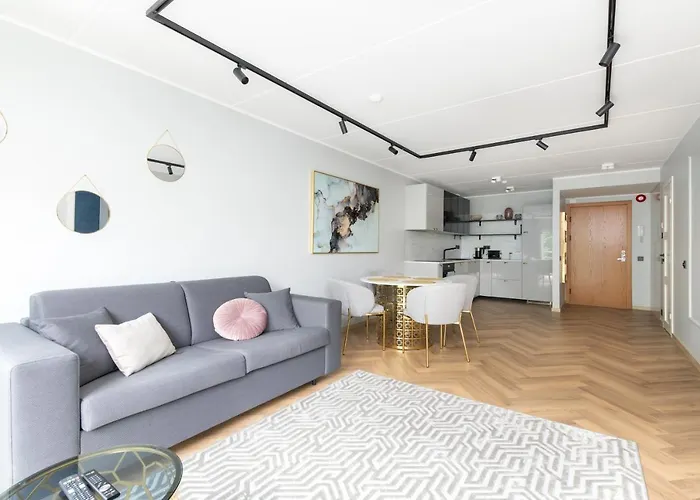 Rosi Art Deco With Parking شقة