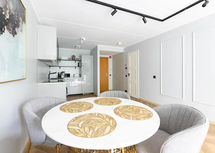 Rosi Art Deco With Parking تالين