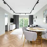 Rosi Art Deco With Parking Apartamento *